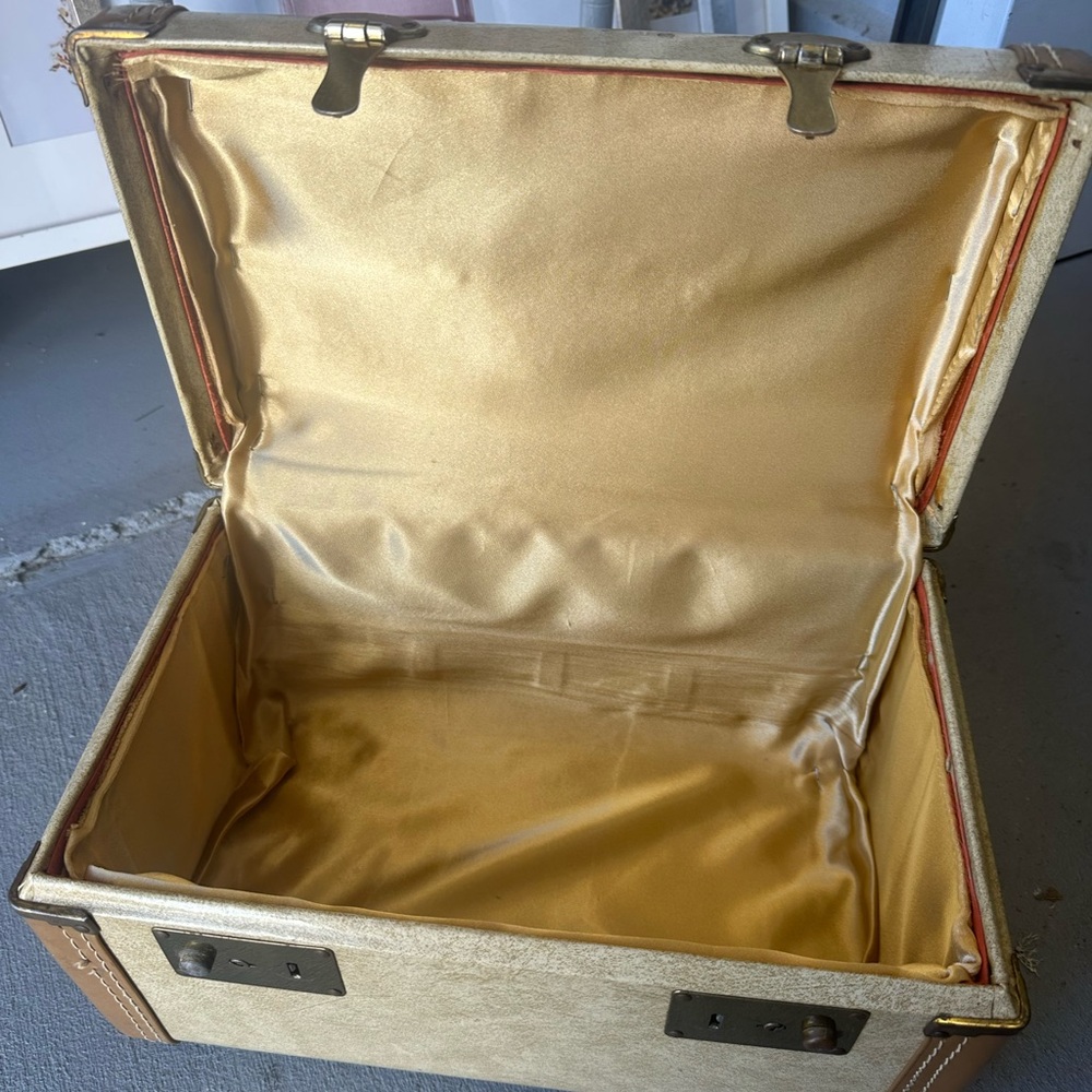 Vintage Hardshell Train Case - image 5